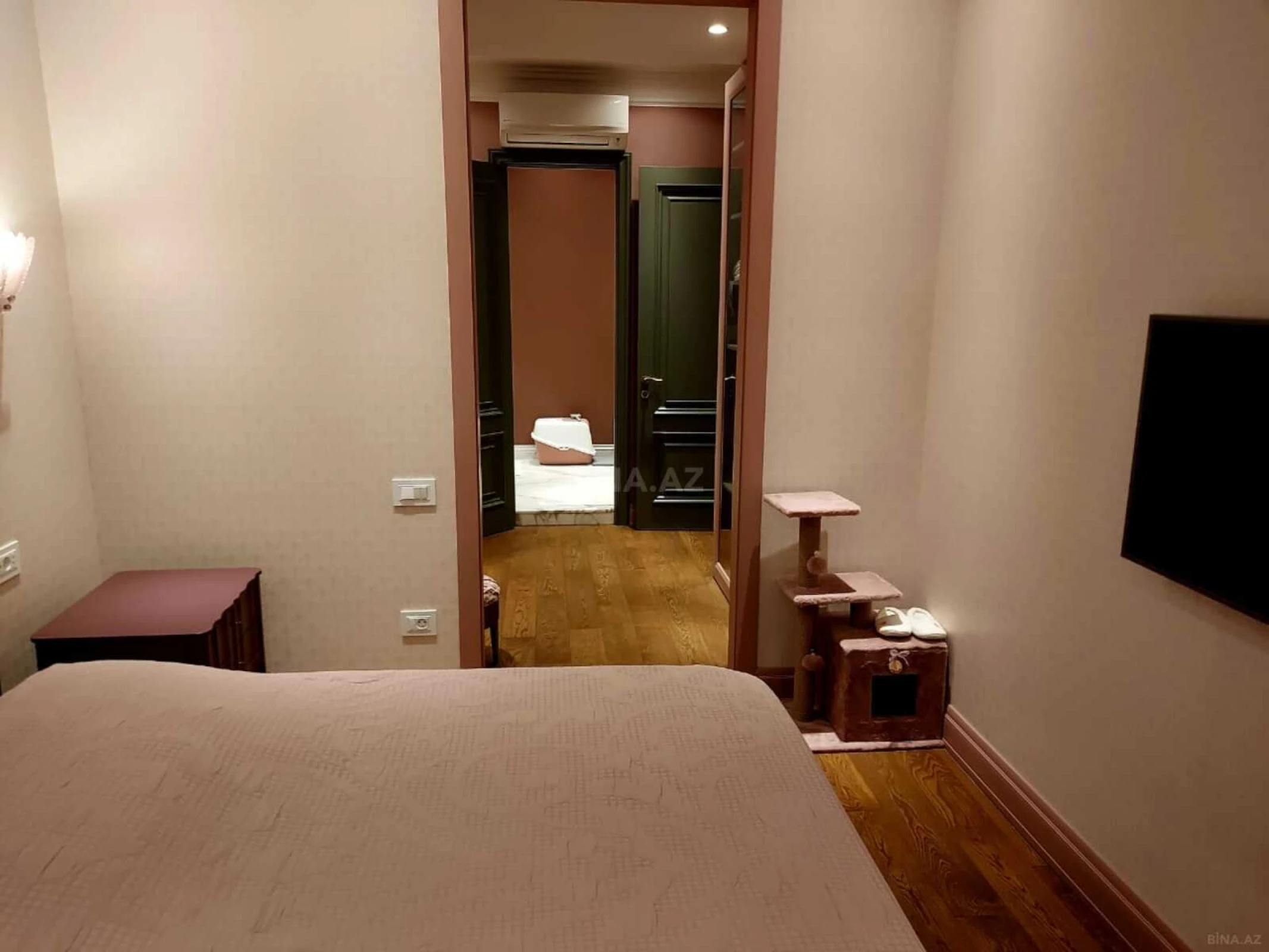 Satılır 4 otaqlı mənzil 162 m²