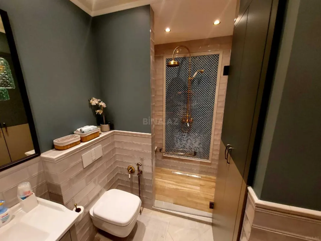 Satılır 4 otaqlı mənzil 162 m²