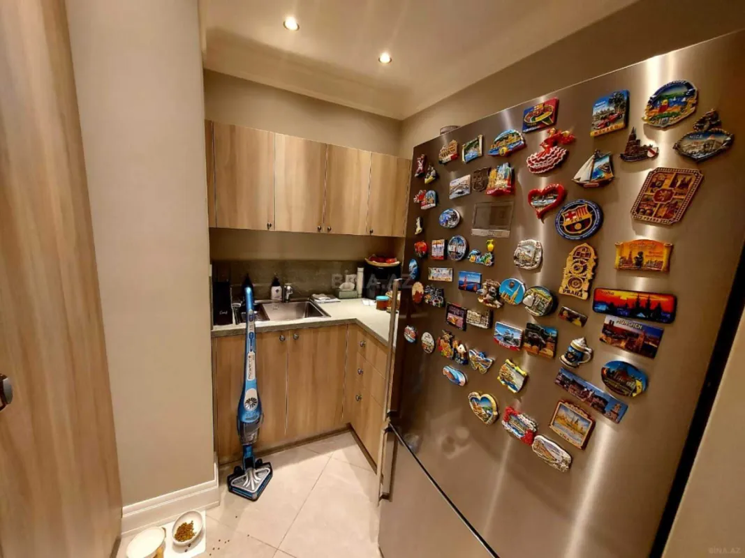 Satılır 4 otaqlı mənzil 162 m²