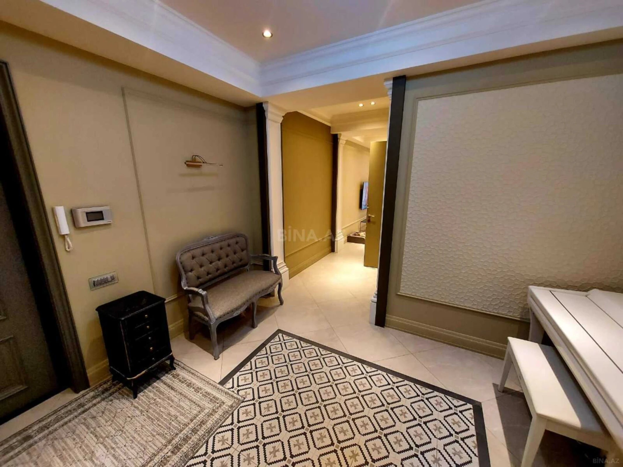 Satılır 4 otaqlı mənzil 162 m²