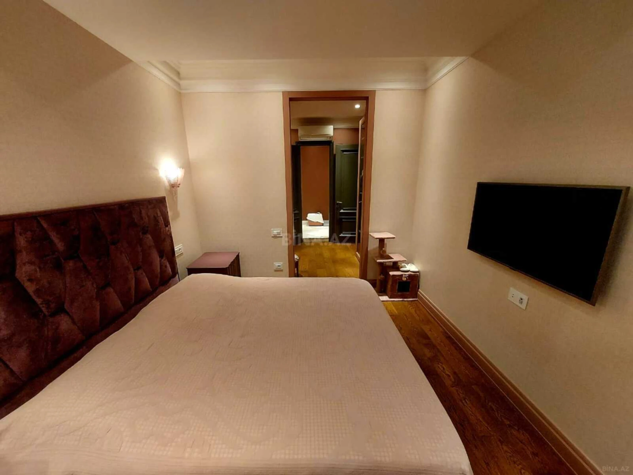 Satılır 4 otaqlı mənzil 162 m²