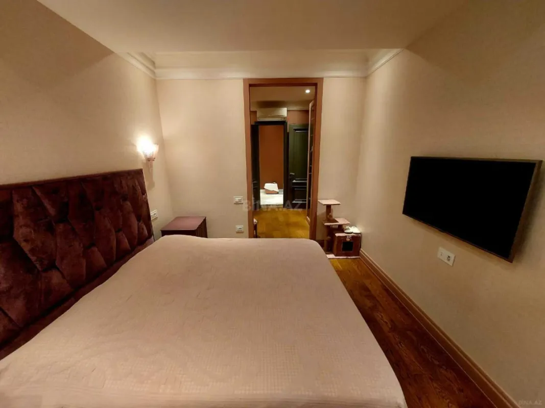 Satılır 4 otaqlı mənzil 162 m²