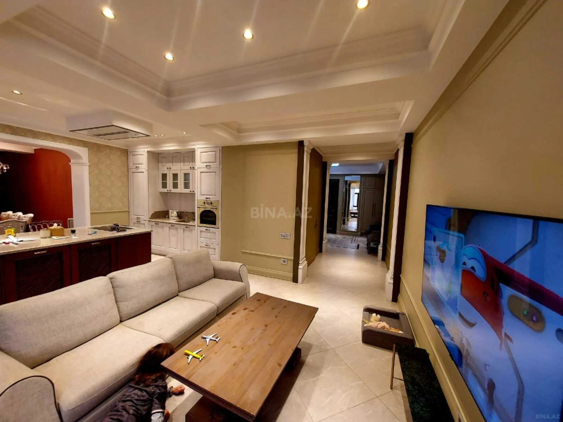 Satılır 4 otaqlı mənzil 162 m²