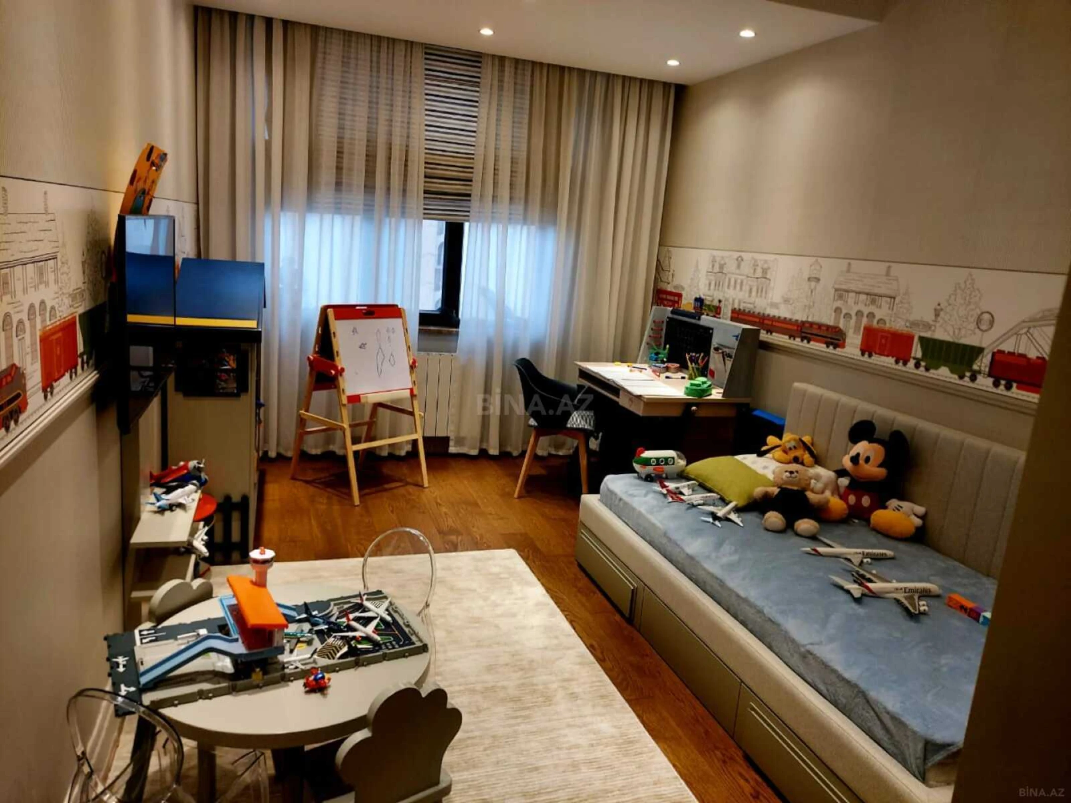 Satılır 4 otaqlı mənzil 162 m²