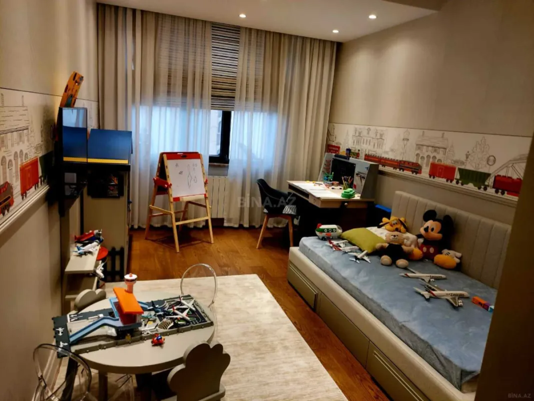 Satılır 4 otaqlı mənzil 162 m²