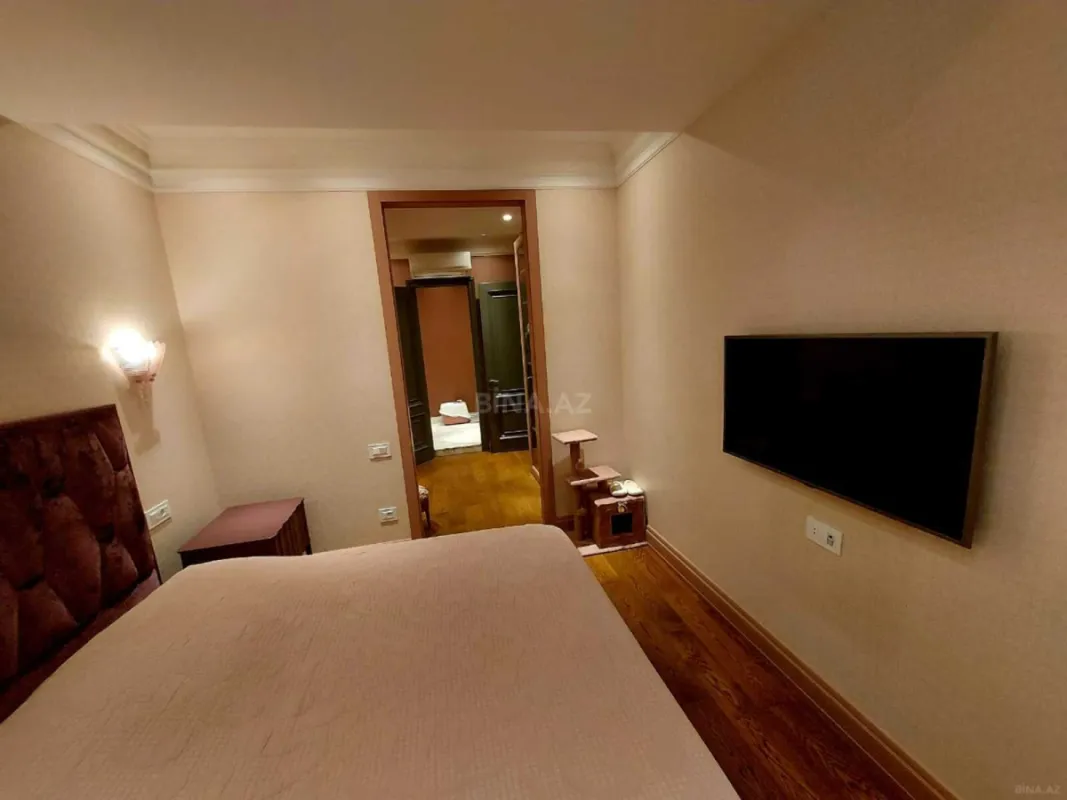 Satılır 4 otaqlı mənzil 162 m²