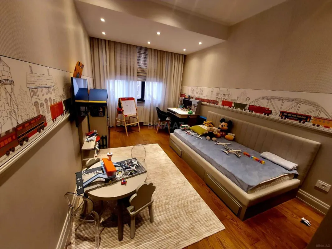 Satılır 4 otaqlı mənzil 162 m²