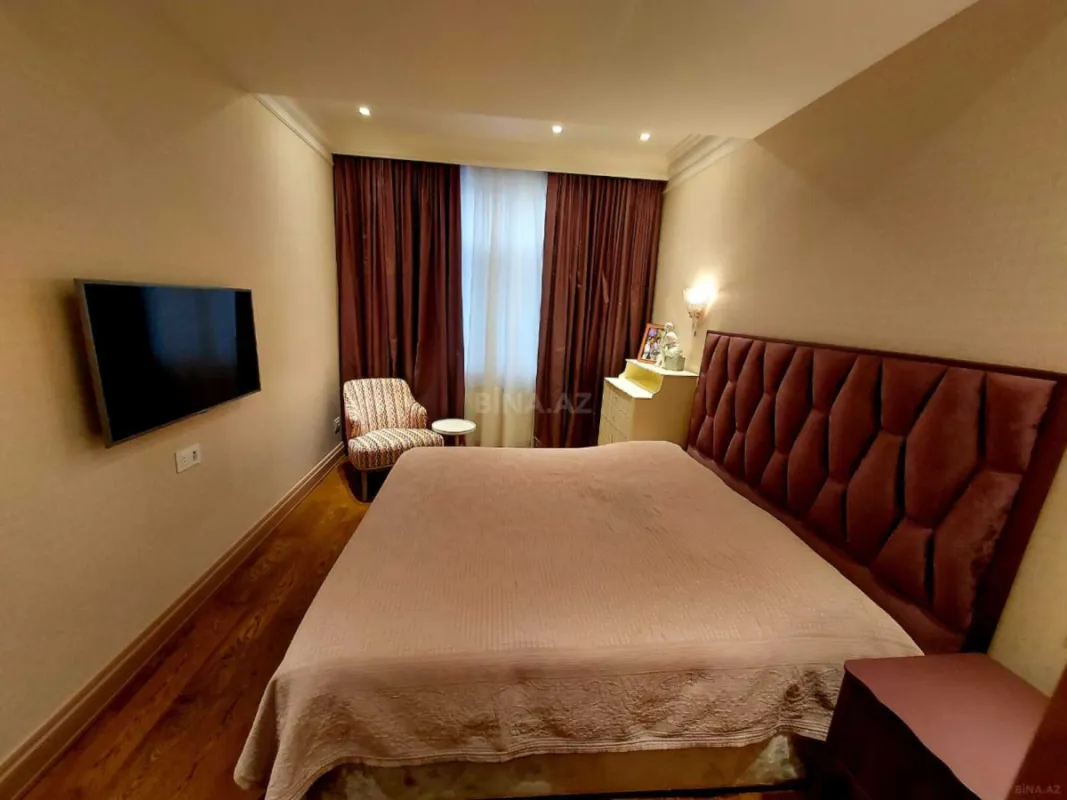 Satılır 4 otaqlı mənzil 162 m²