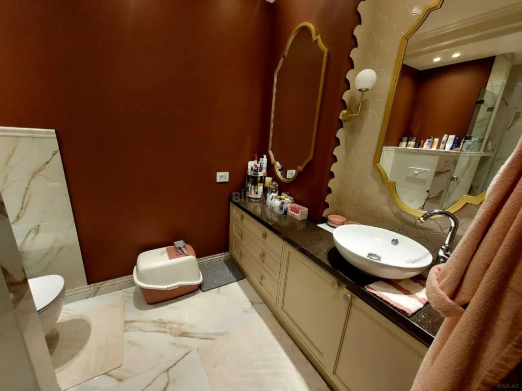 Satılır 4 otaqlı mənzil 162 m²