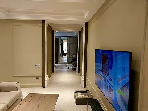 Satılır 4 otaqlı mənzil 162 m²