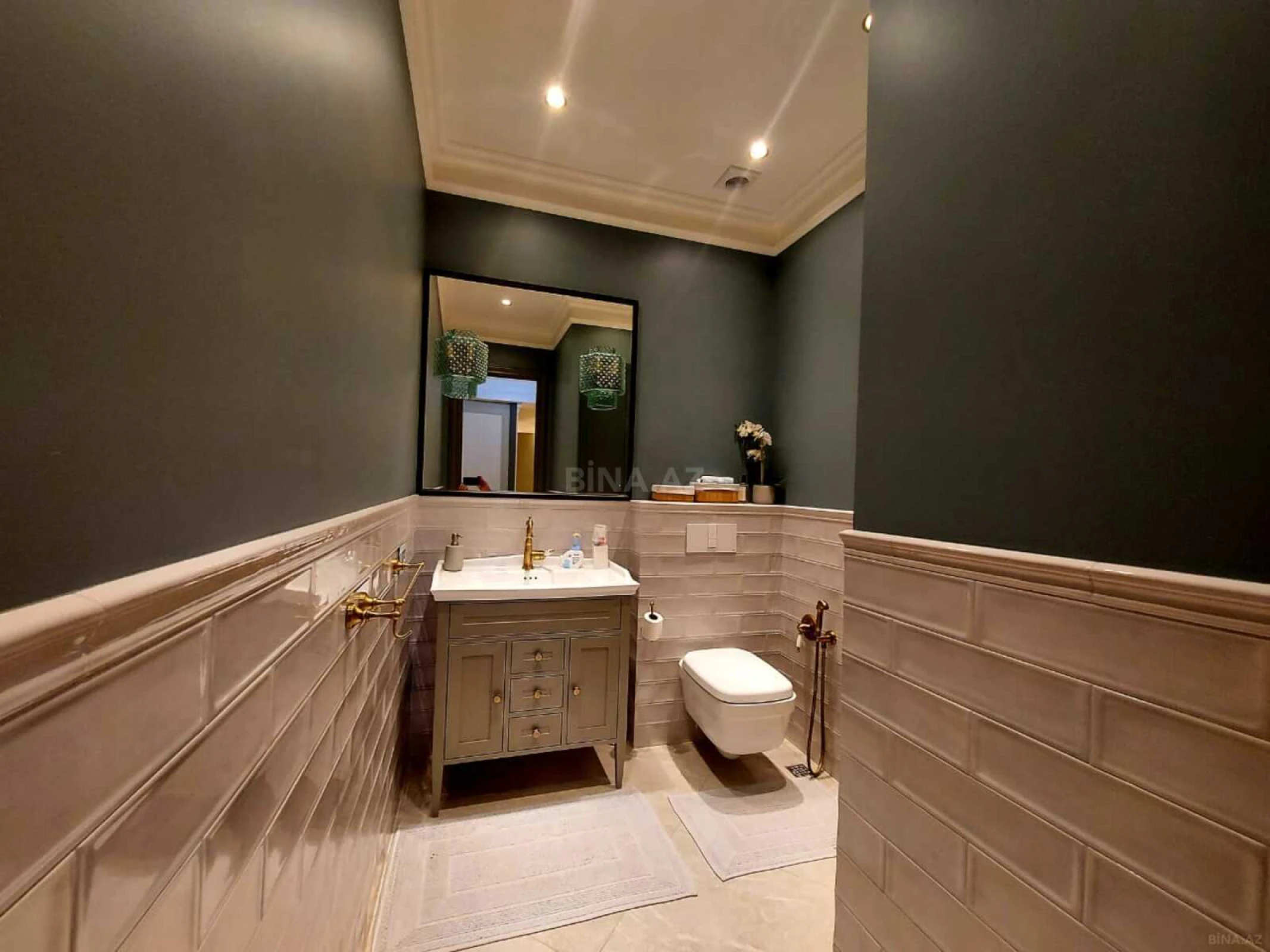 Satılır 4 otaqlı mənzil 162 m²