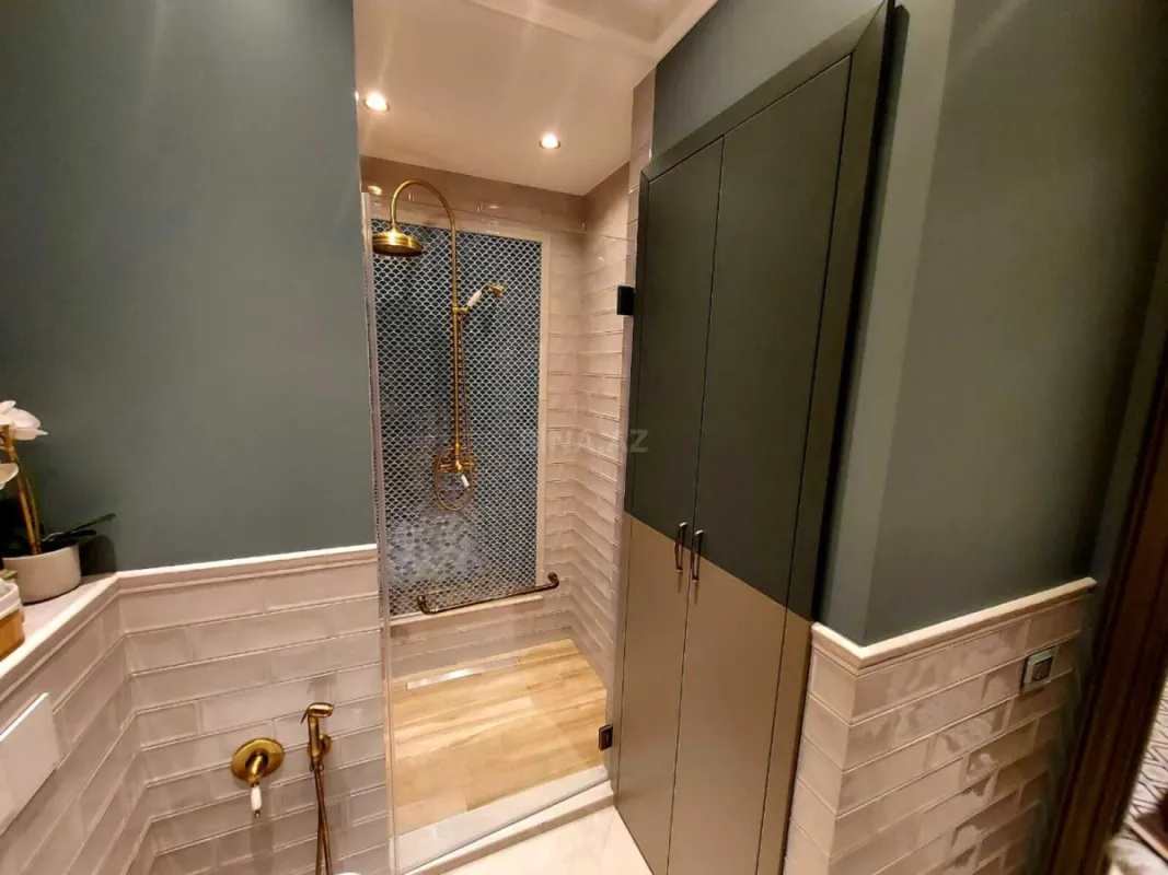 Satılır 4 otaqlı mənzil 162 m²