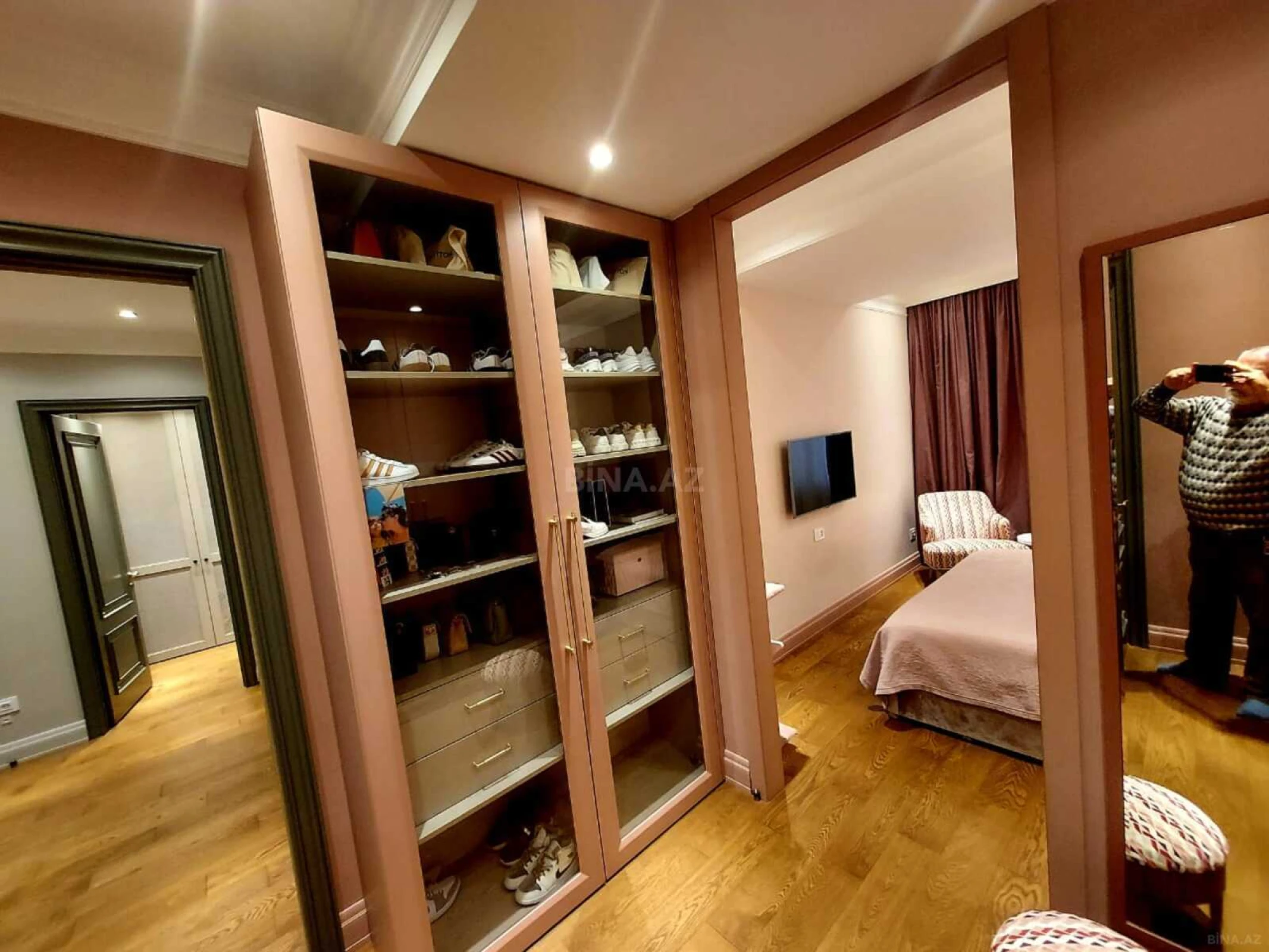 Satılır 4 otaqlı mənzil 162 m²