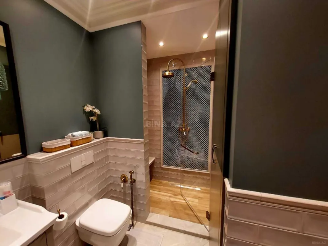 Satılır 4 otaqlı mənzil 162 m²