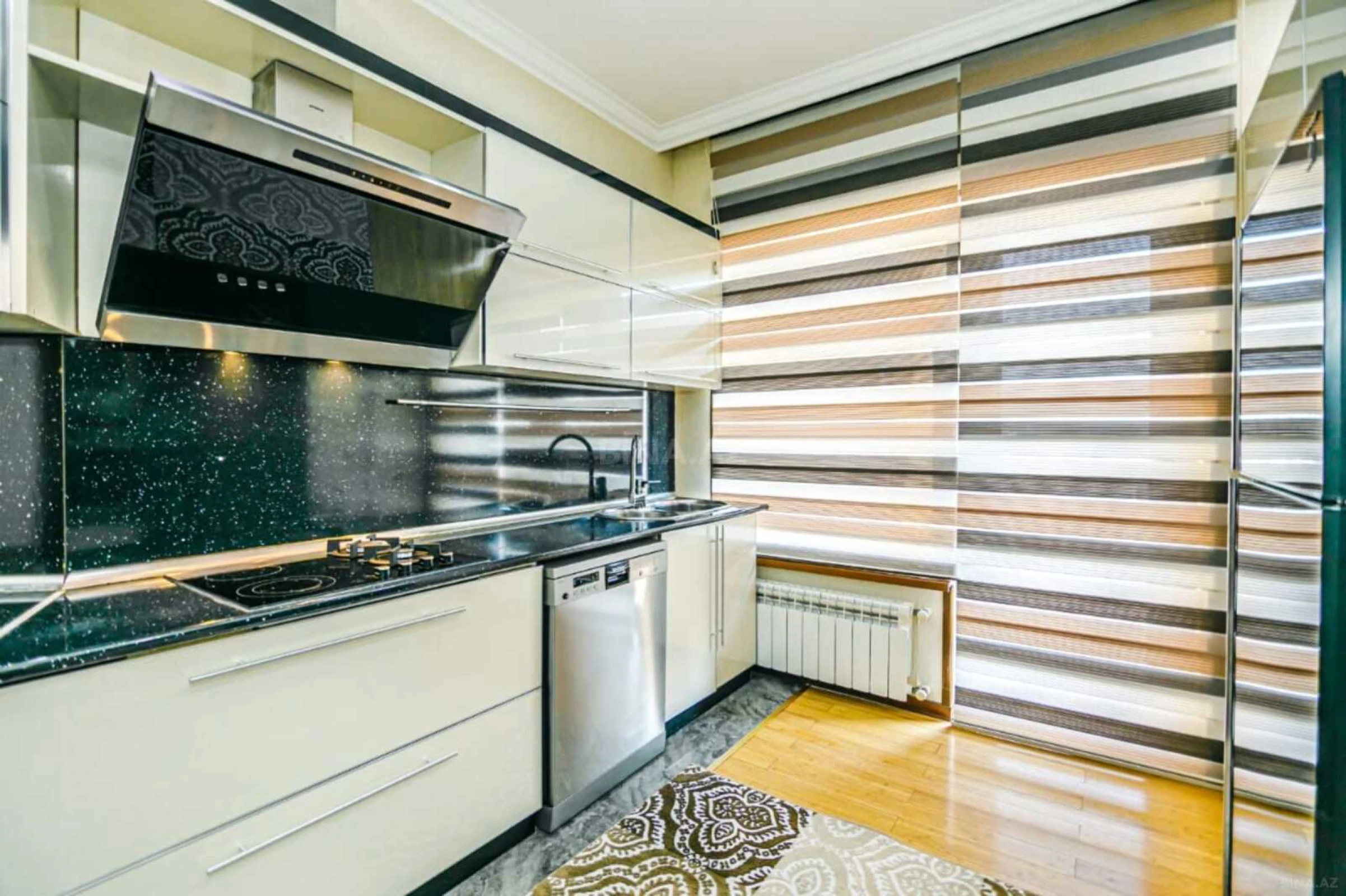 Kirayə verilir 3 otaqlı mənzil 135 m²