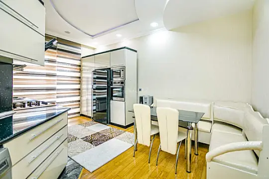 Kirayə verilir 3 otaqlı mənzil 135 m²