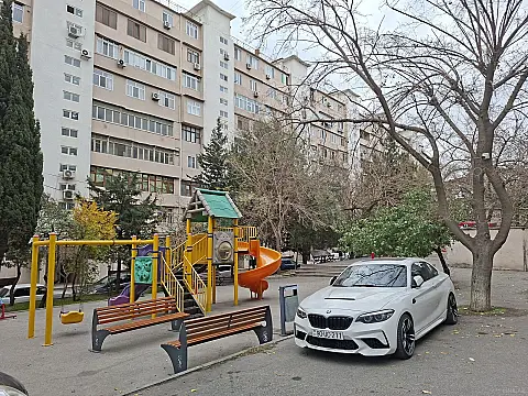 Satılır 4 otaqlı mənzil 110 m²