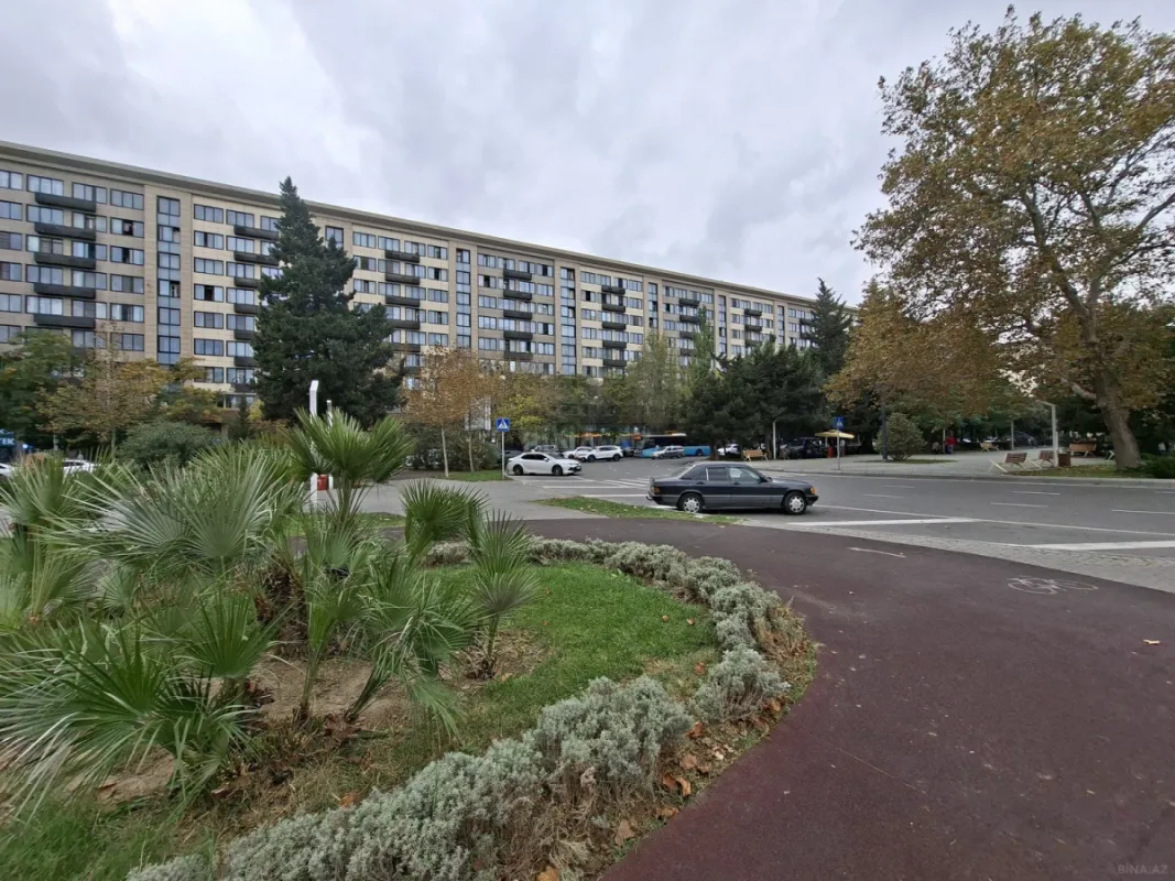 Satılır 4 otaqlı mənzil 110 m²