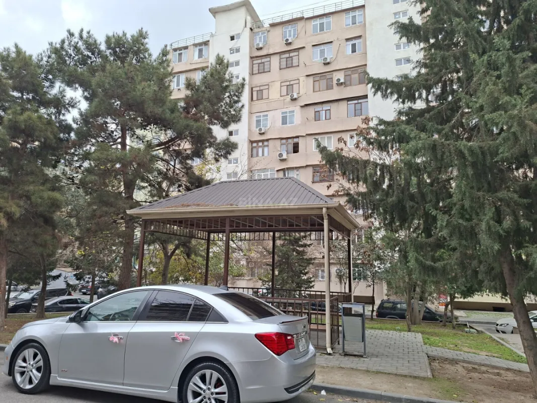 Satılır 4 otaqlı mənzil 110 m²