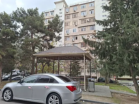 Satılır 4 otaqlı mənzil 110 m²