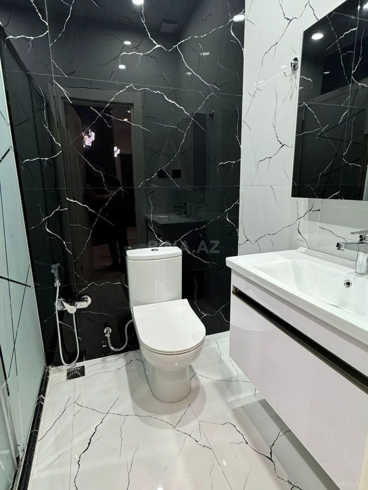 Kirayə verilir 2 otaqlı mənzil 80 m²