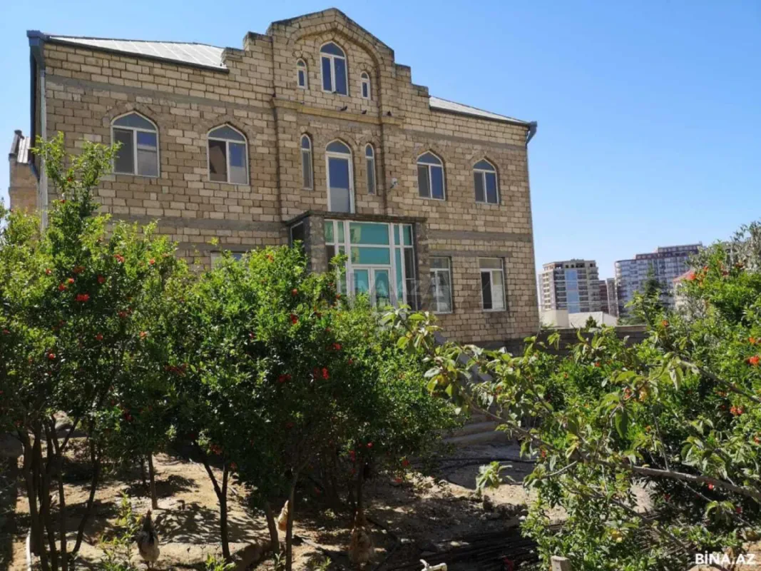 Satılır 6 otaqlı həyət evi 500 m²