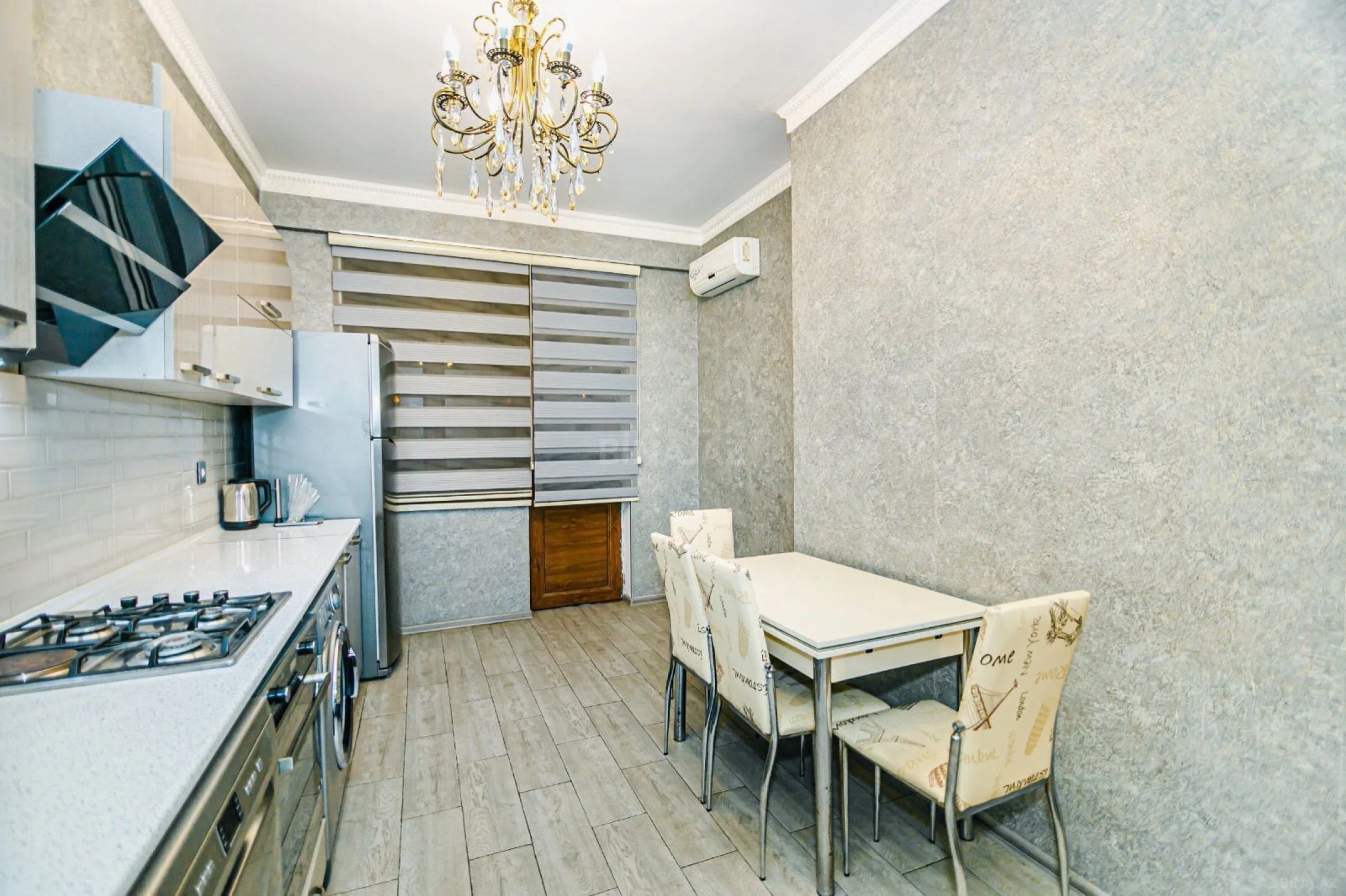 Kirayə verilir 3 otaqlı mənzil 130 m²