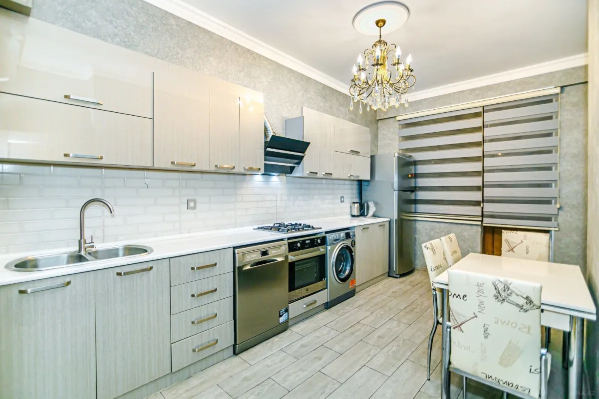 Kirayə verilir 3 otaqlı mənzil 130 m²