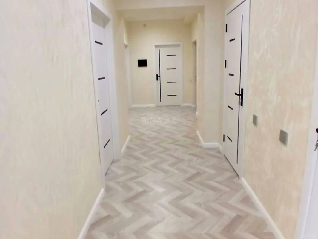 Satılır 4 otaqlı mənzil 121 m²