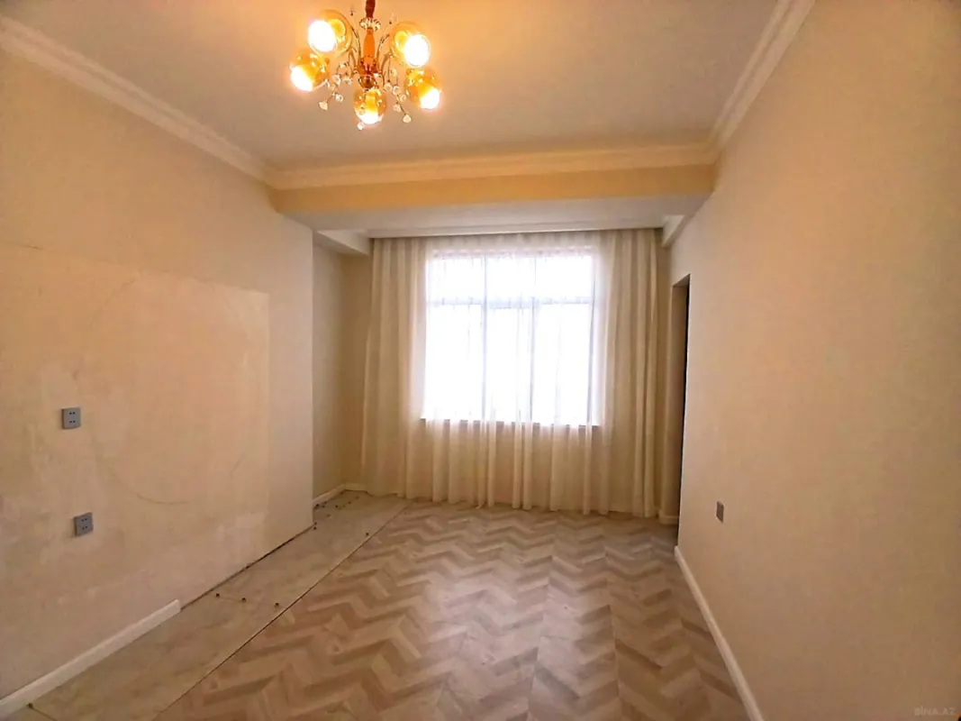Satılır 4 otaqlı mənzil 121 m²