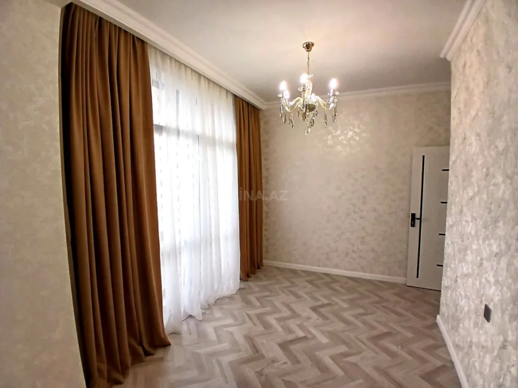 Satılır 4 otaqlı mənzil 121 m²