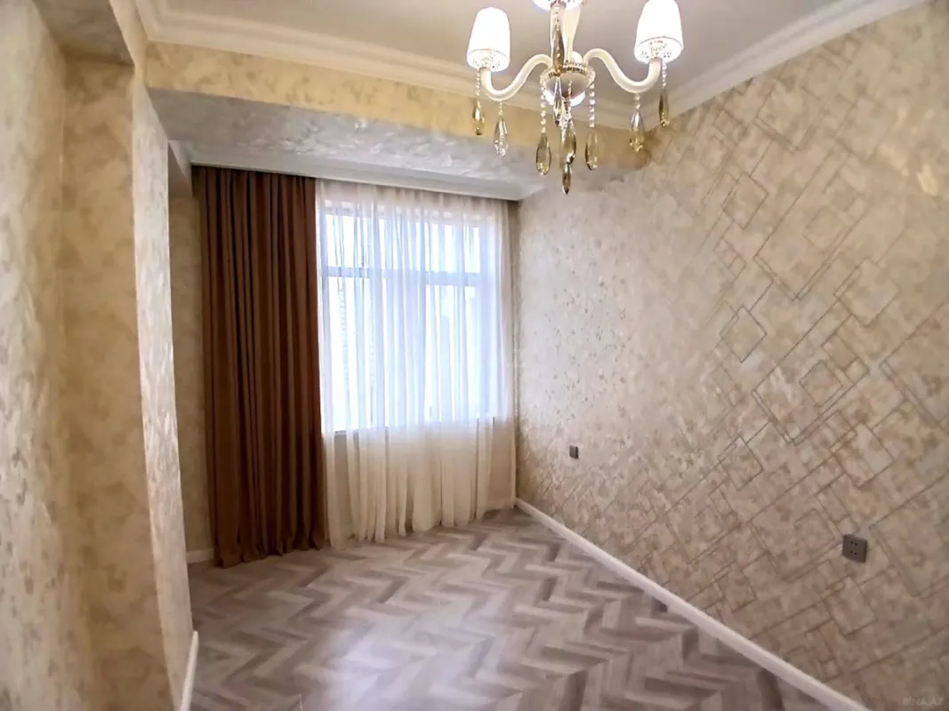 Satılır 4 otaqlı mənzil 121 m²