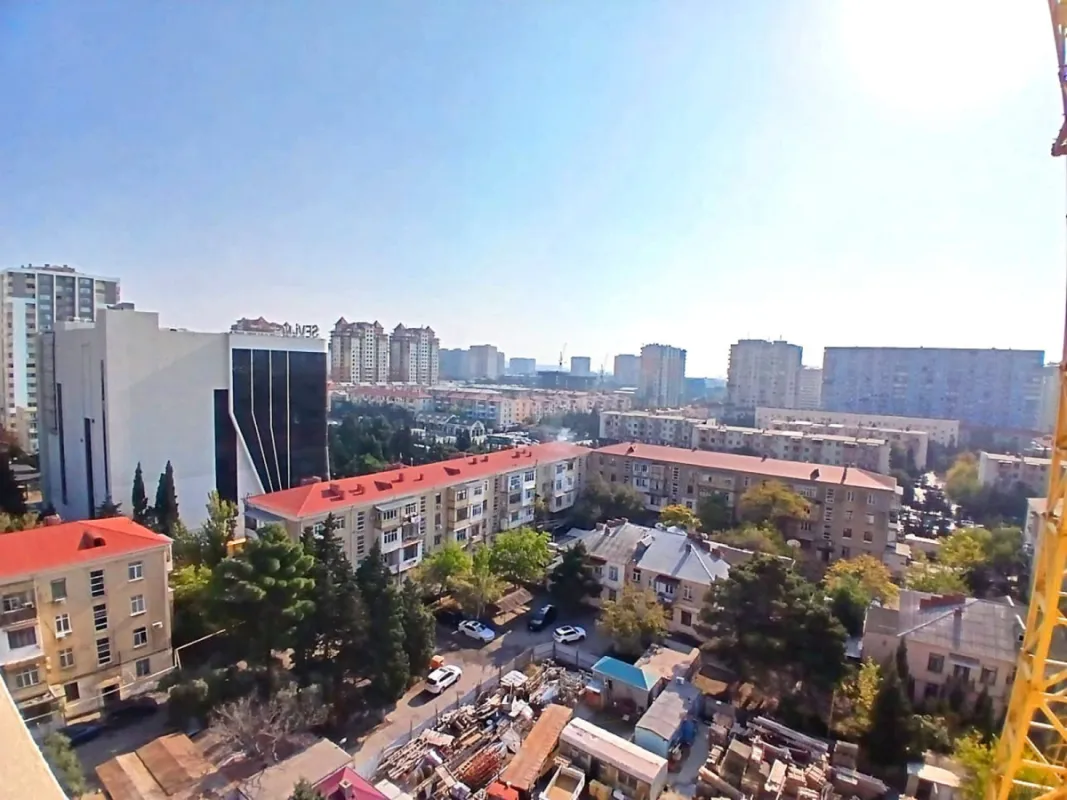 Satılır 4 otaqlı mənzil 121 m²