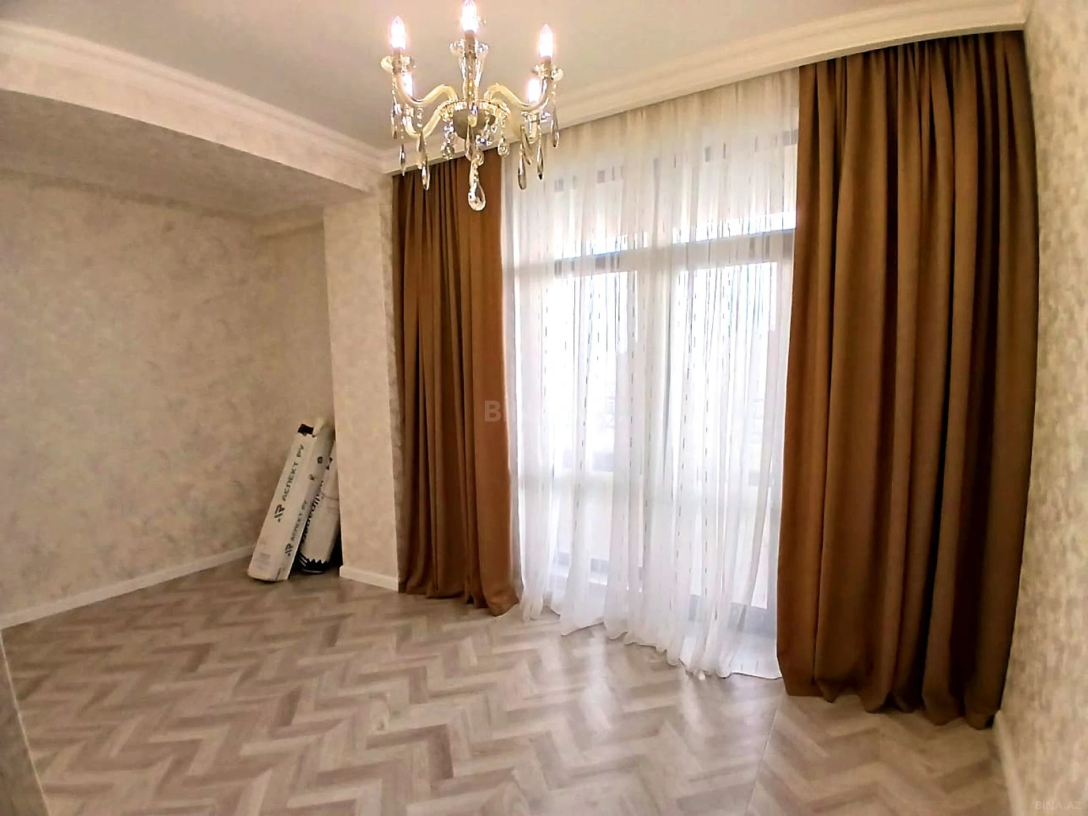 Satılır 4 otaqlı mənzil 121 m²