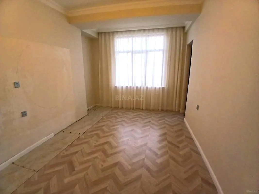 Satılır 4 otaqlı mənzil 121 m²