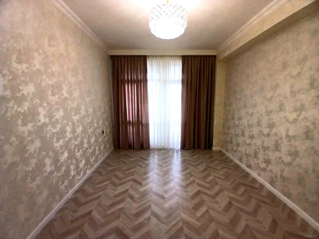 Satılır 4 otaqlı mənzil 121 m²