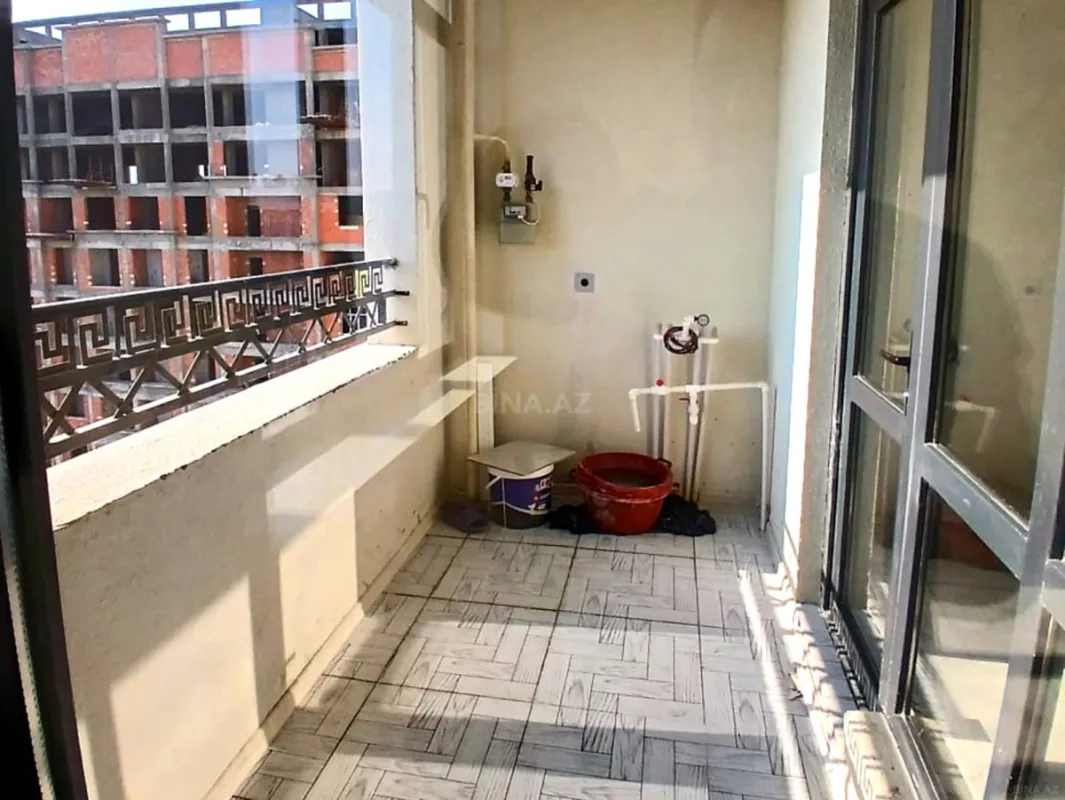 Satılır 4 otaqlı mənzil 121 m²