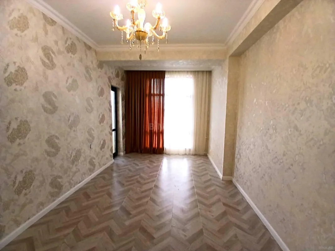 Satılır 4 otaqlı mənzil 121 m²