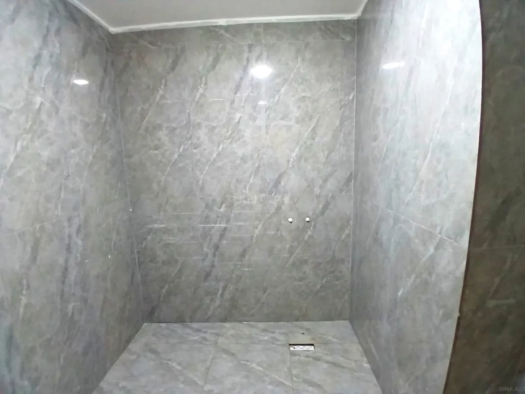 Satılır 4 otaqlı mənzil 121 m²