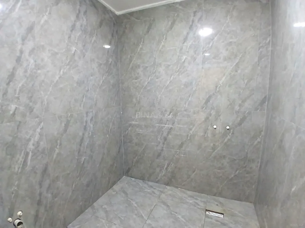 Satılır 4 otaqlı mənzil 121 m²