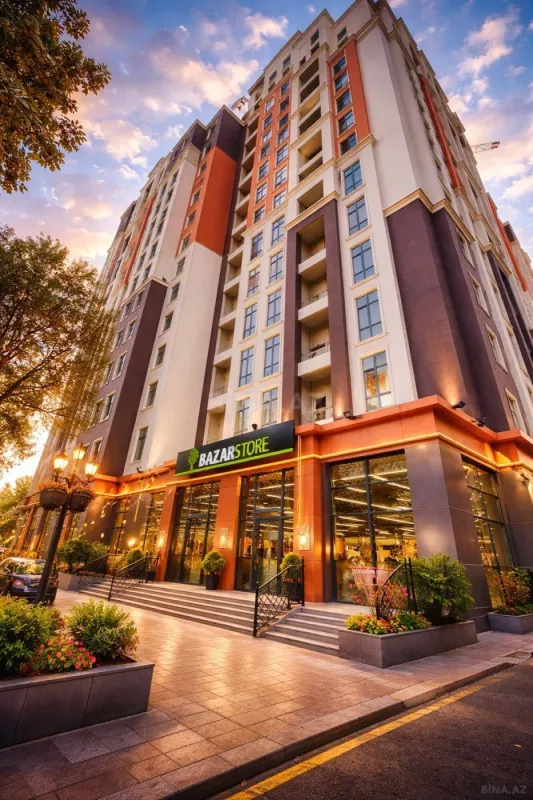 Satılır 4 otaqlı mənzil 121 m²