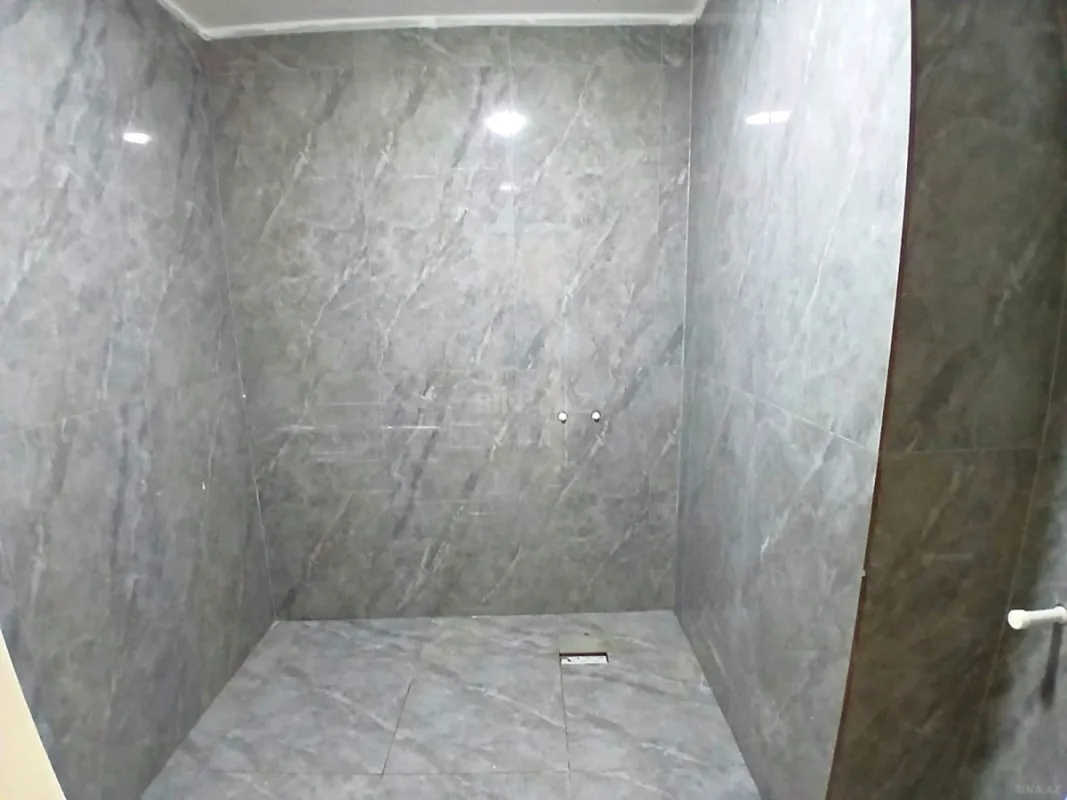 Satılır 4 otaqlı mənzil 121 m²