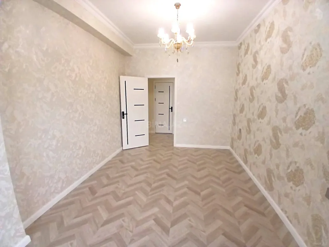 Satılır 4 otaqlı mənzil 121 m²