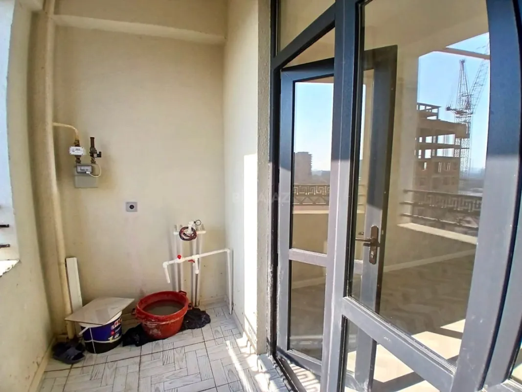 Satılır 4 otaqlı mənzil 121 m²