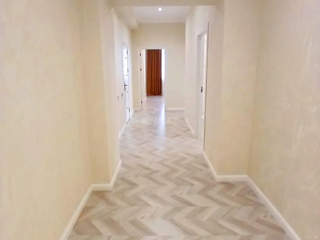 Satılır 4 otaqlı mənzil 121 m²