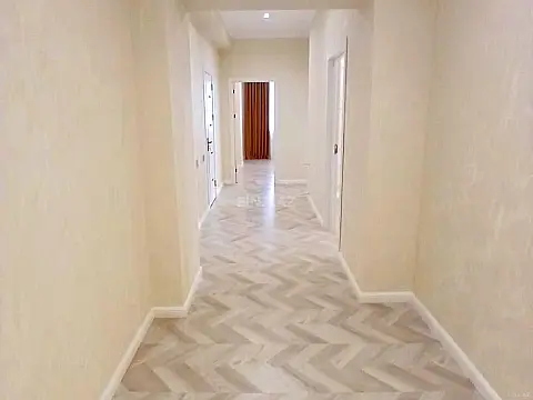 Satılır 4 otaqlı mənzil 121 m²