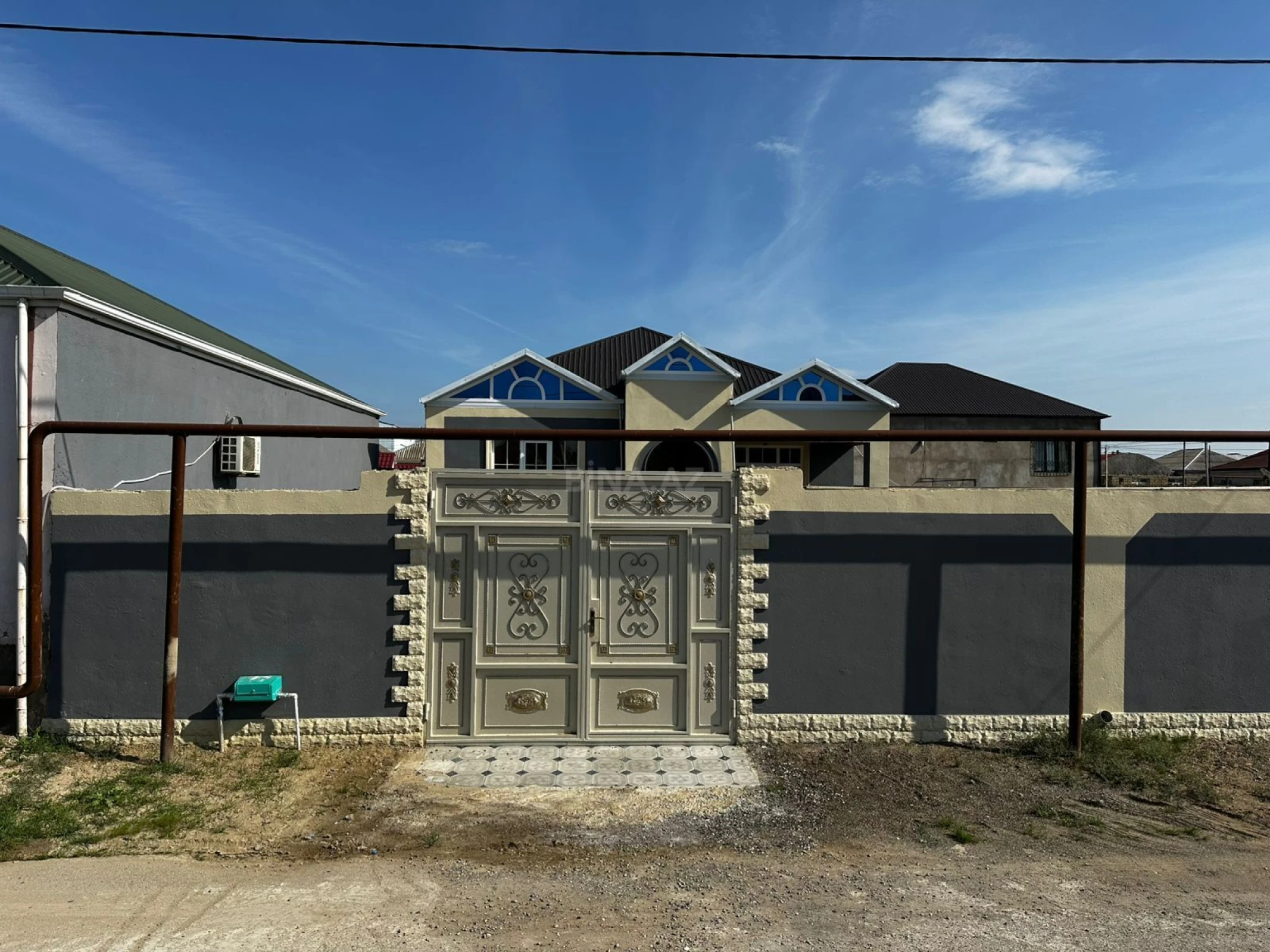 Satılır 4 otaqlı həyət evi 140 m²