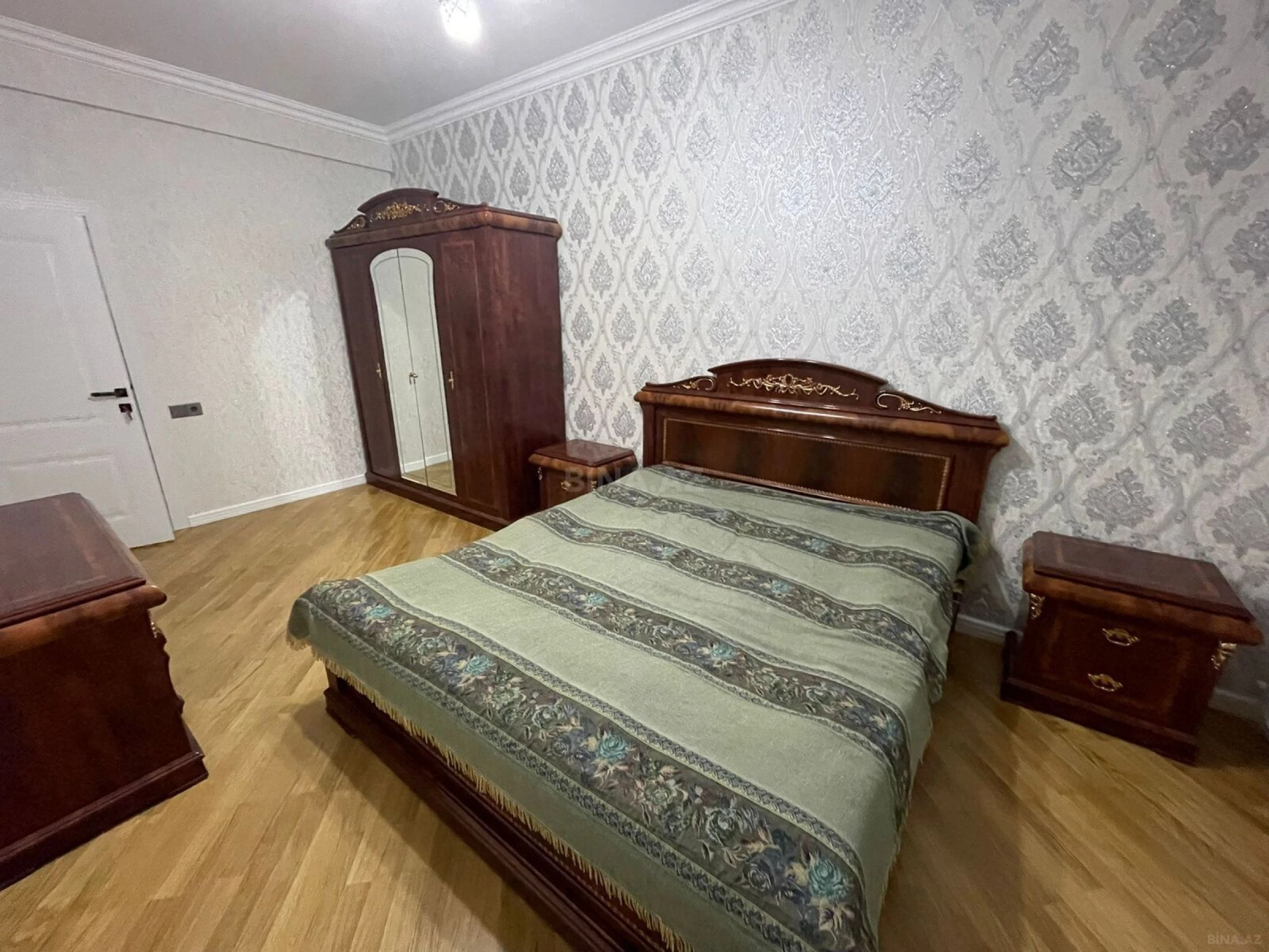 Kirayə verilir 2 otaqlı mənzil 90 m²