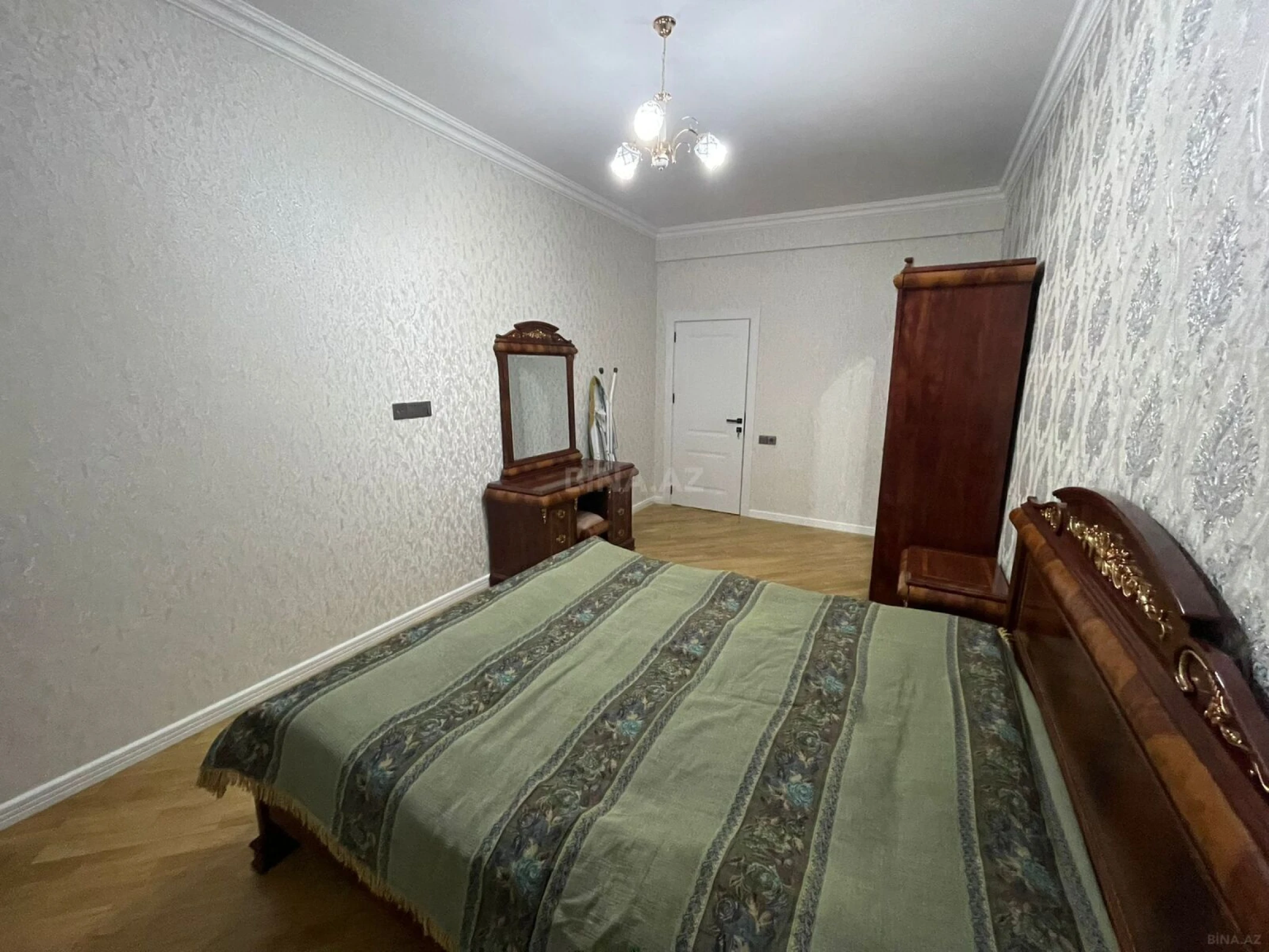 Kirayə verilir 2 otaqlı mənzil 90 m²