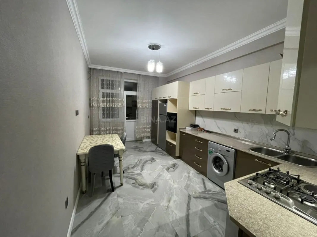 Kirayə verilir 2 otaqlı mənzil 90 m²